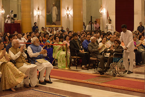 Dr Singh With Usciences Administration